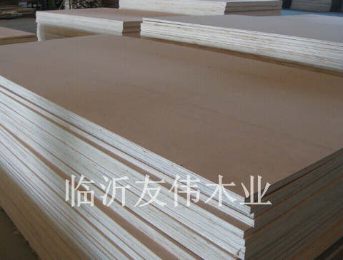 楊桉膠合板的密度是多少，由什么決定？